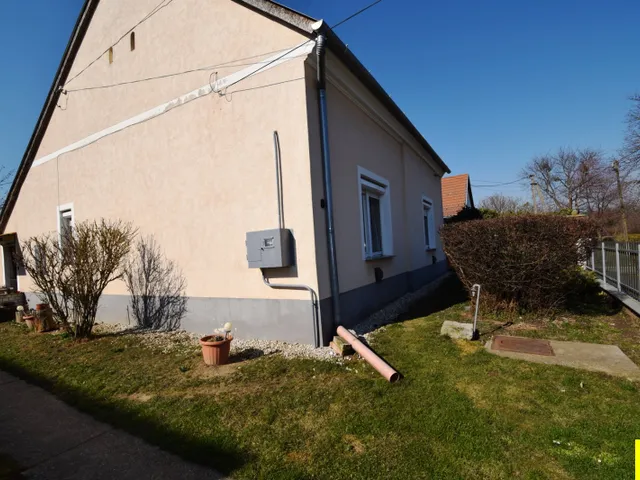 Eladó ház Lócs, Csendes falusi otthon eladó Bükfürdő közelében – Lócson 90 nm