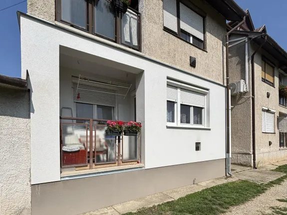 Eladó lakás Bük, Bükön, csendes környezetben felújított lakás garázzsal és saját kerttel eladó! 63 nm