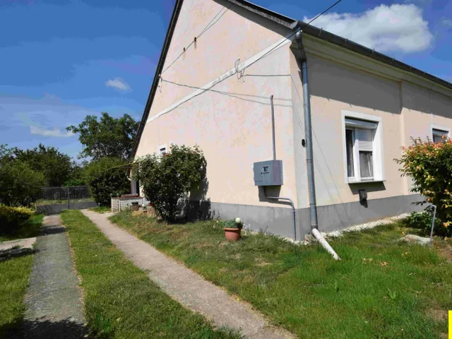 Eladó ház Lócs, Csendes falusi otthon eladó Bükfürdő közelében – Lócson 90 nm