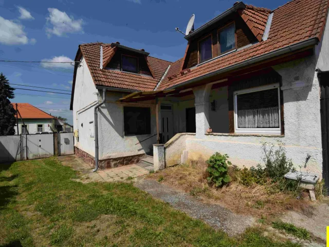 Eladó ház Simaság, Kétgenerációs családi ház eladó Simaság központjában – 44,9 M Ft 110 nm