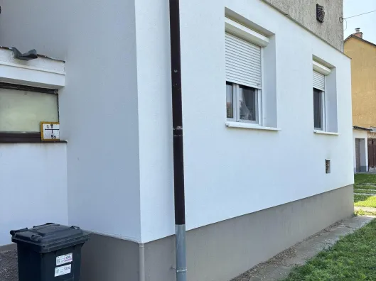 Eladó lakás Bük, Bükön, csendes környezetben felújított lakás garázzsal és saját kerttel eladó! 63 nm