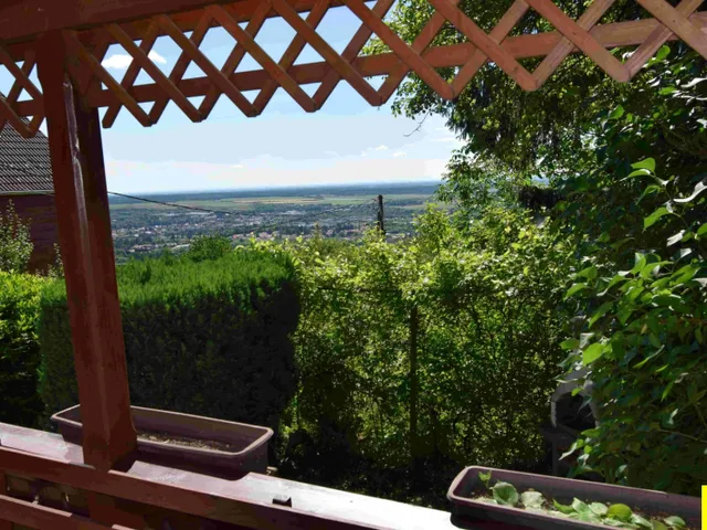 Eladó nyaraló Kőszeg, Kőszegen a Szabó-hegyen panorámás gerendaház 3000 m²-es telekkel eladó! 45 nm