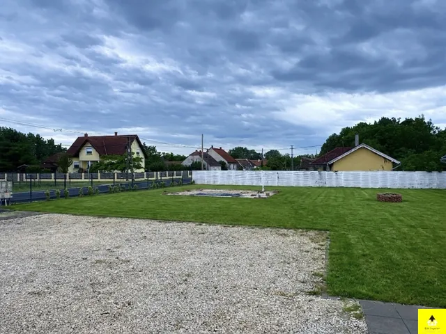 Eladó lakás Nagysimonyi, Tágas, 130 m²-es lakás saját udvarral eladó Nagysimonyiban – kiváló ár-érték arány! 130 nm