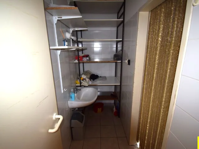 Eladó kereskedelmi és ipari ingatlan Bük, Eladó 19 m²-es üzlethelyiség Bükön – kiváló üzleti lehetőség! 19 nm