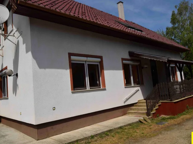Eladó ház Lövő, Eladó családi ház Lövőn – csendes környezetben, kiváló közlekedéssel, akár két generáció számára is! 180 nm
