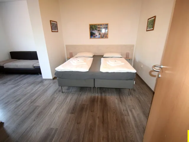 Eladó ház Bük, Bükfürdőn, a Gyógy- és Élményfürdő bejáratától 250 méterre, 6 apartmanból álló ingatlan kedvező áron 200 nm