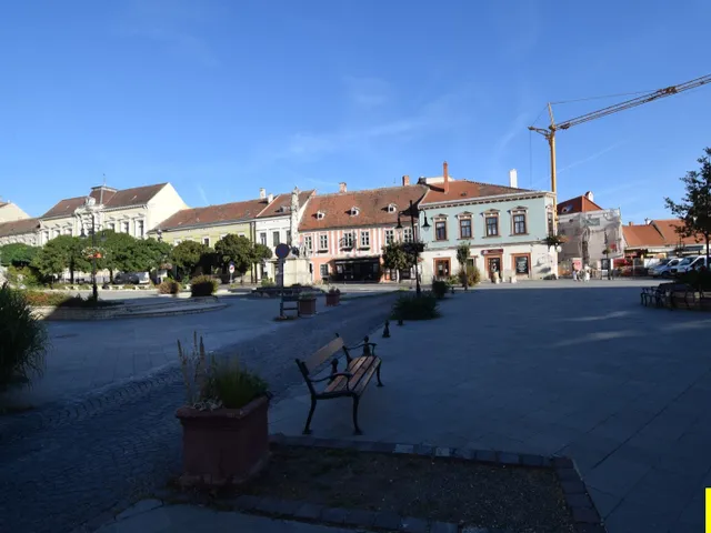 Eladó kereskedelmi és ipari ingatlan Kőszeg, Kőszeg belvárosának ikonikus épülete, a Lauringer-ház eladó – 515 m², különleges