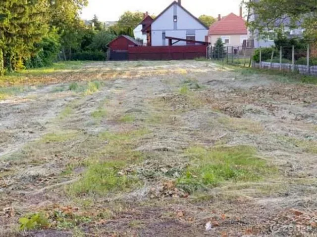 Eladó telek Csepreg, Csepregen 1638 m²-es belterületi építési telek – kedvező, 8.000 Ft/m²-es áron! 1638 nm