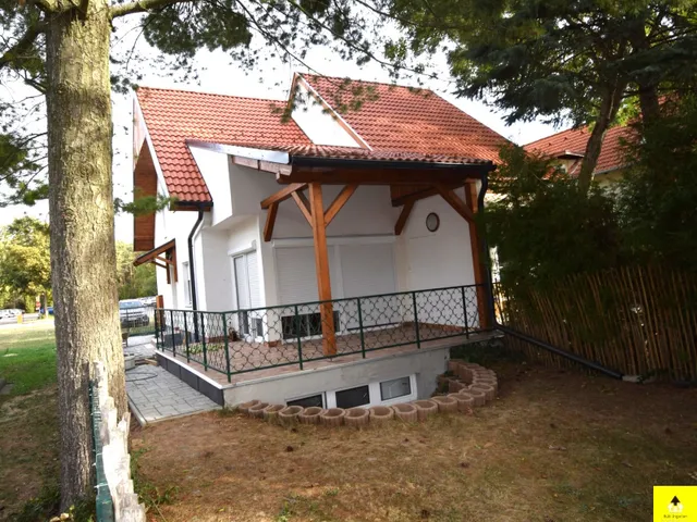 Eladó nyaraló Bük, Bükfürdőn, a gyógyfürdő közelében újszerű állapotú, bútorozott nyaraló eladó! 72 nm