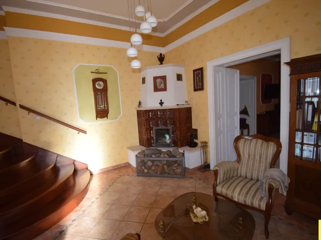 Eladó ház Sopron, Balf, Különleges kúria jellegű villa eladó Balfon - medencével és borospincével! 300 nm