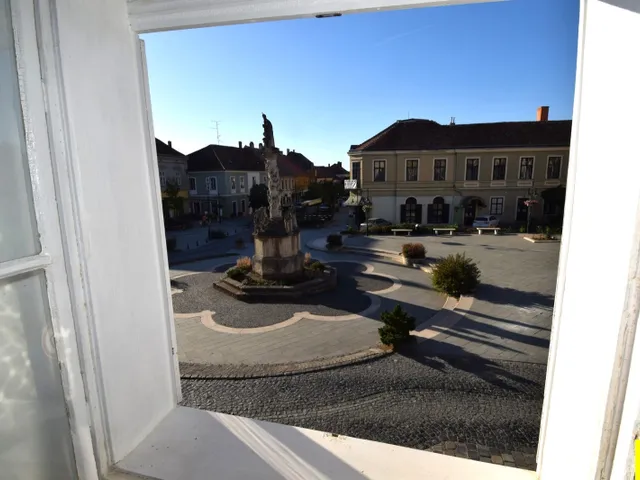 Eladó ház Kőszeg, Kőszeg belvárosának ikonikus épülete, a Lauringer-ház eladó – 515 m², különleges befektetési lehetős 515 nm