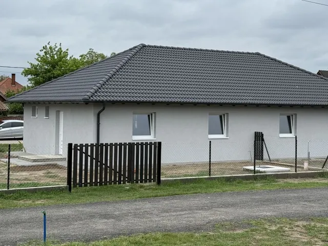 Eladó ház Felsőpakony 61 nm