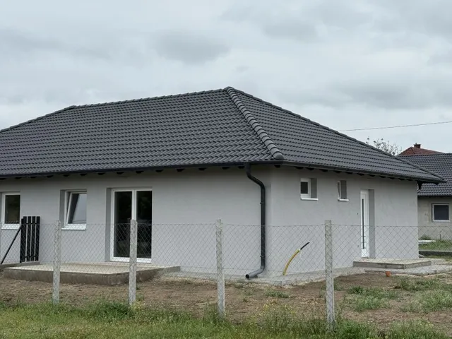 Eladó ház Felsőpakony 61 nm