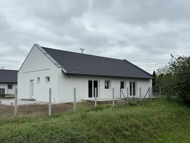 Eladó ház Felsőpakony 61 nm