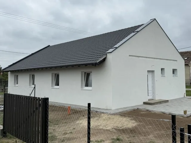 Eladó ház Felsőpakony 61 nm