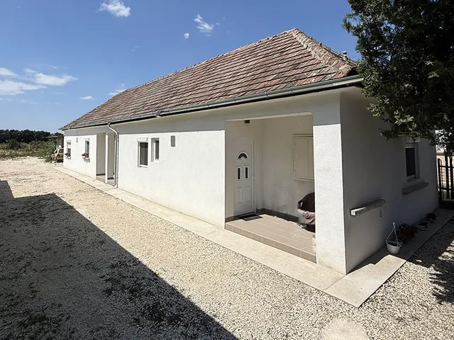 Eladó ház Újhartyán 90 nm