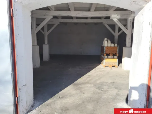 Kiadó kereskedelmi és ipari ingatlan Dabas 300 nm