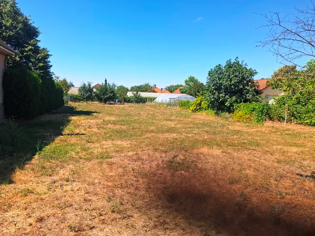 Eladó telek Újhartyán 1073 nm