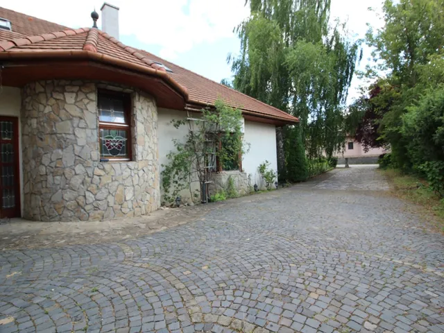 Eladó ház Mogyoród 329 nm