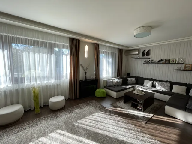 Eladó ház Budapest XVIII. kerület, Újpéteritelep 240 nm