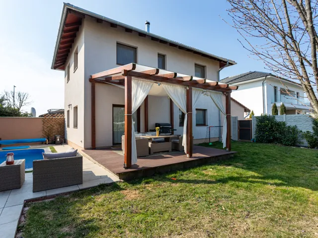 Eladó ház Budapest XVIII. kerület, Almáskert 142 nm