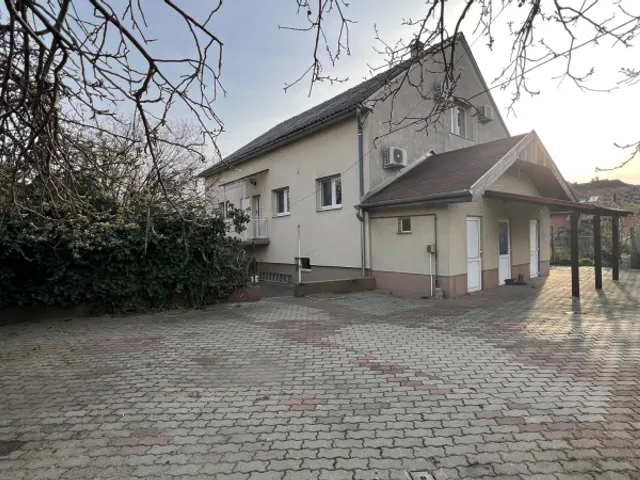 Kiadó ház Vecsés 380 nm