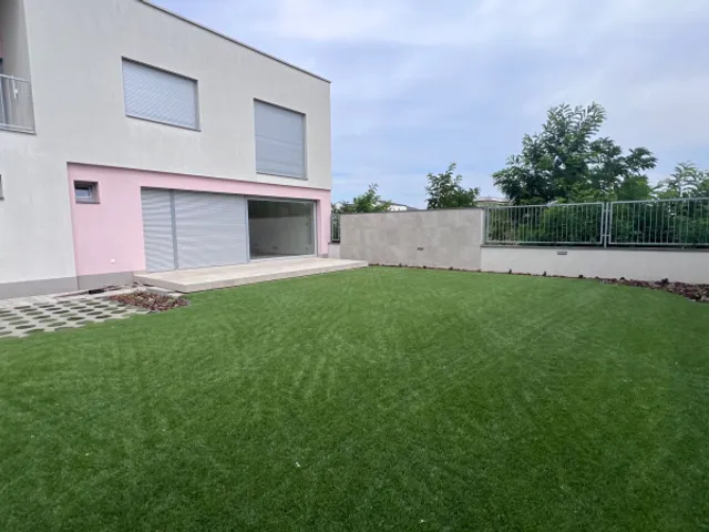 Kiadó ház Budapest XVIII. kerület, Almáskert 140 nm
