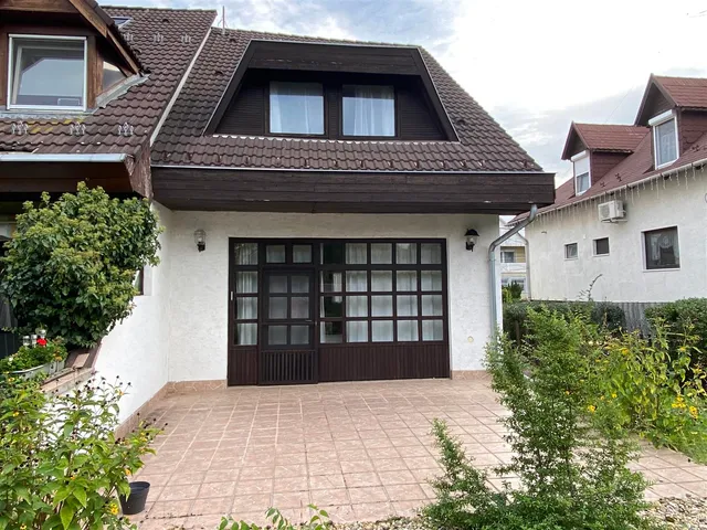 Eladó ház Budapest XVI. kerület, Petőfikert 190 nm