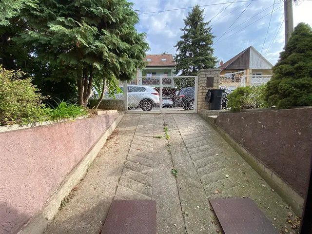 Eladó ház Budapest XVI. kerület, Petőfikert 190 nm