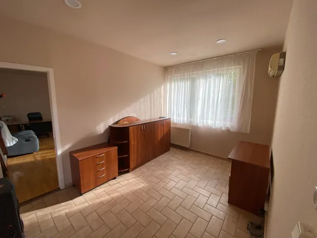 Kiadó kereskedelmi és ipari ingatlan Csömör 100 nm