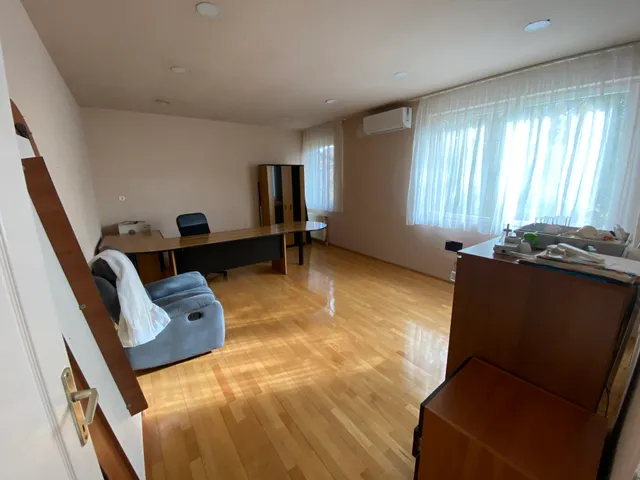 Kiadó kereskedelmi és ipari ingatlan Csömör 100 nm