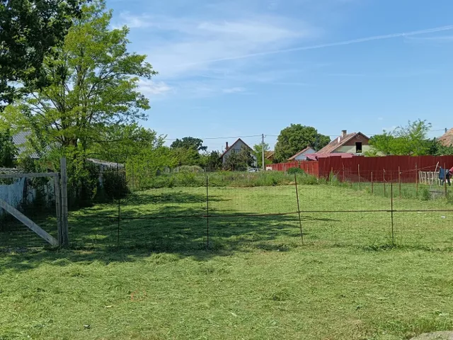 Eladó telek Monorierdő 547 nm