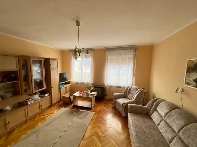 Eladó ház Teskánd 1200 nm