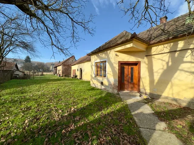 Eladó ház Teskánd 1200 nm