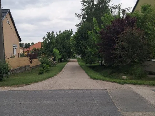 Eladó ház Süttő 500 nm