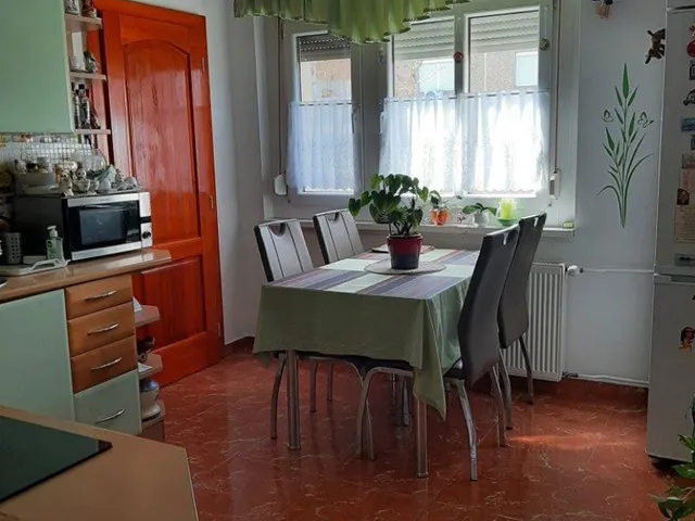 Eladó lakás Paks, Lakótelep