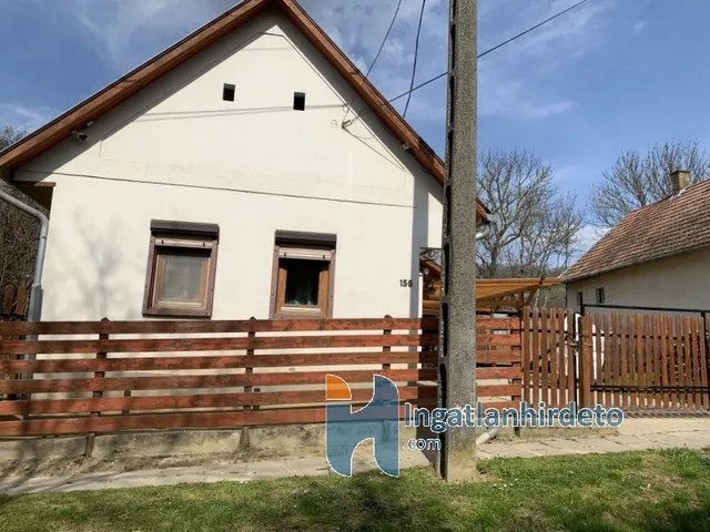 Eladó ház Tamási 300 nm