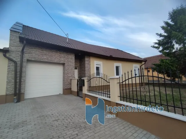 Eladó ház Hajdúnánás, Tedej 414 nm