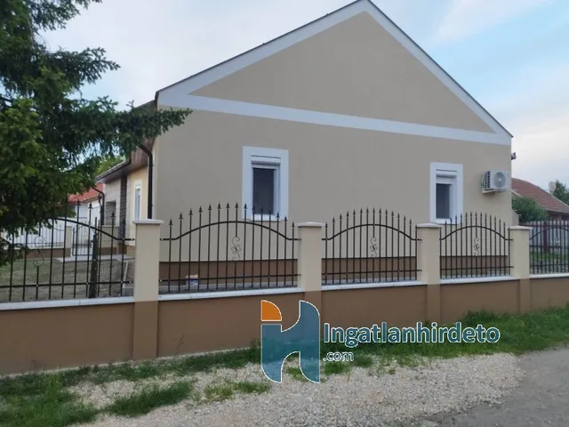 Eladó ház Hajdúnánás, Tedej 414 nm