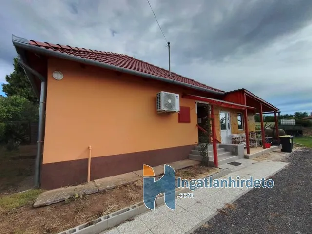 Eladó ház Karácsond 1393 nm