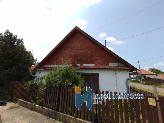 Eladó ház Jászárokszállás 430 nm