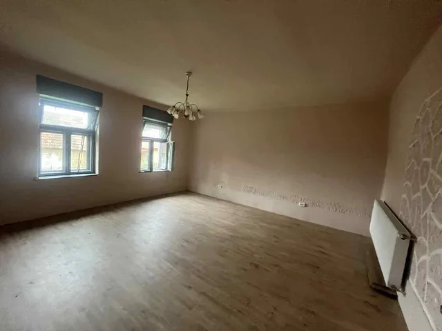 Eladó ház Ivánc 1138 nm