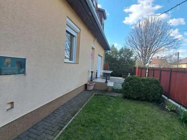 Eladó ház Pusztaszabolcs 450 nm