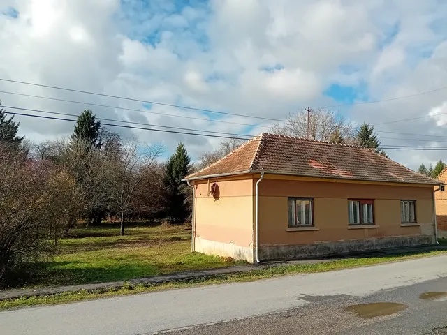 Eladó ház Viszák 1884 nm