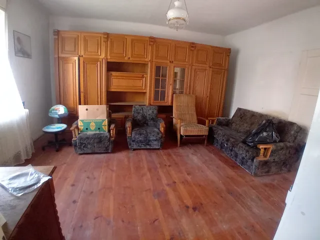 Eladó ház Viszák 1884 nm