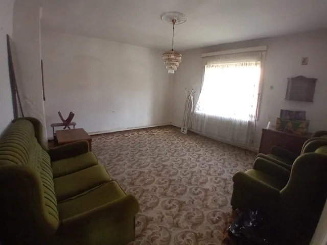 Eladó ház Viszák 1884 nm