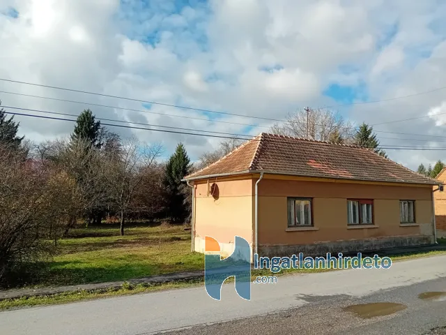 Eladó ház Viszák 1884 nm