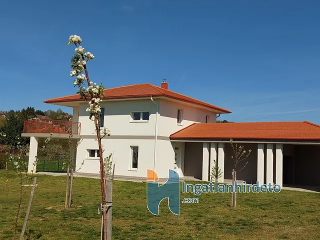 Eladó ház Cserszegtomaj 1200 nm