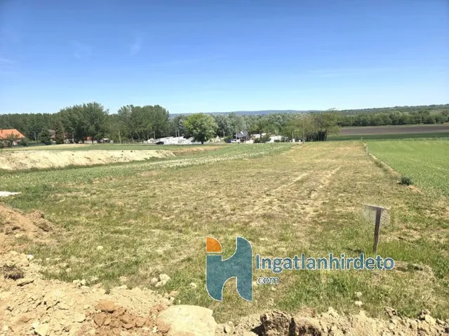 Eladó mezőgazdasági ingatlan Alsópáhok 1100 nm