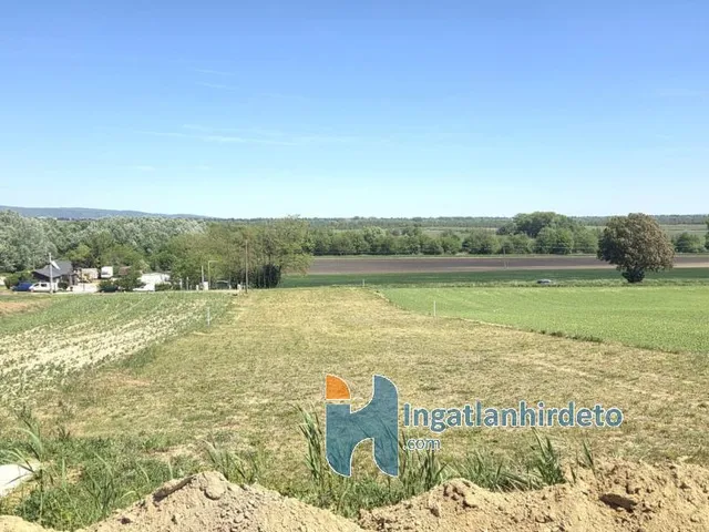Eladó mezőgazdasági ingatlan Alsópáhok 1100 nm